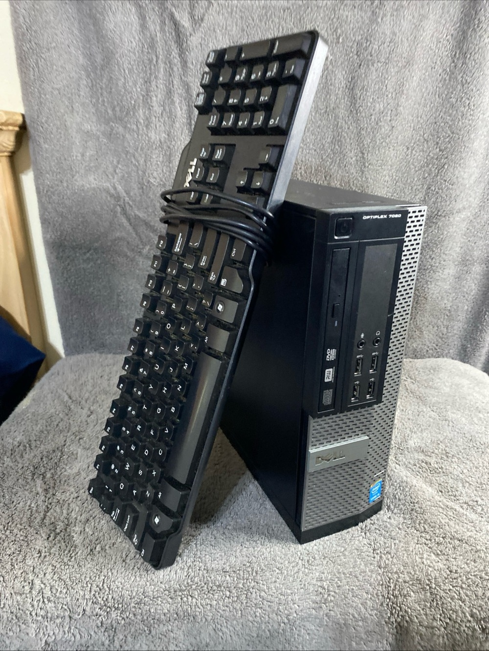 Dell Small Form Factor Desktop with Black Wired Keyboard - Black Window 10 pro
